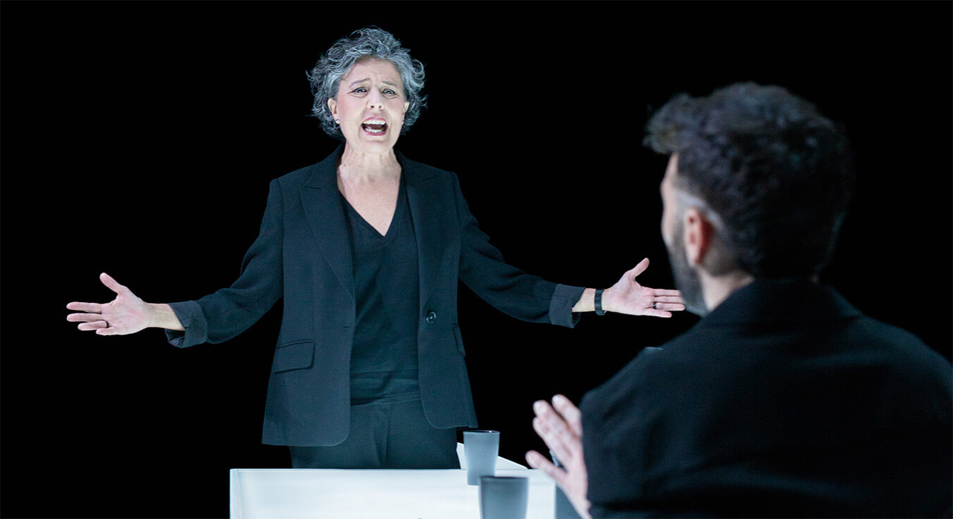 Míriam Iscla i Dafnis Balduz durant l'espectacle 'Honestedat' Míriam Iscla i Dafnis Balduz durant l'espectacle 'Honestedat'