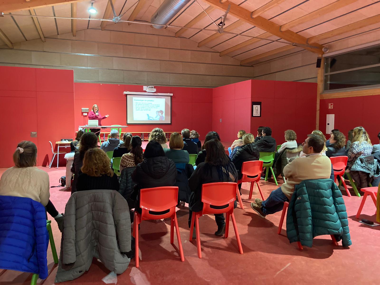 L'Escola de Famílies omple el curs lectiu d'activitats per promoure l'aprenentatge i la reflexió sobre la tasca educadora