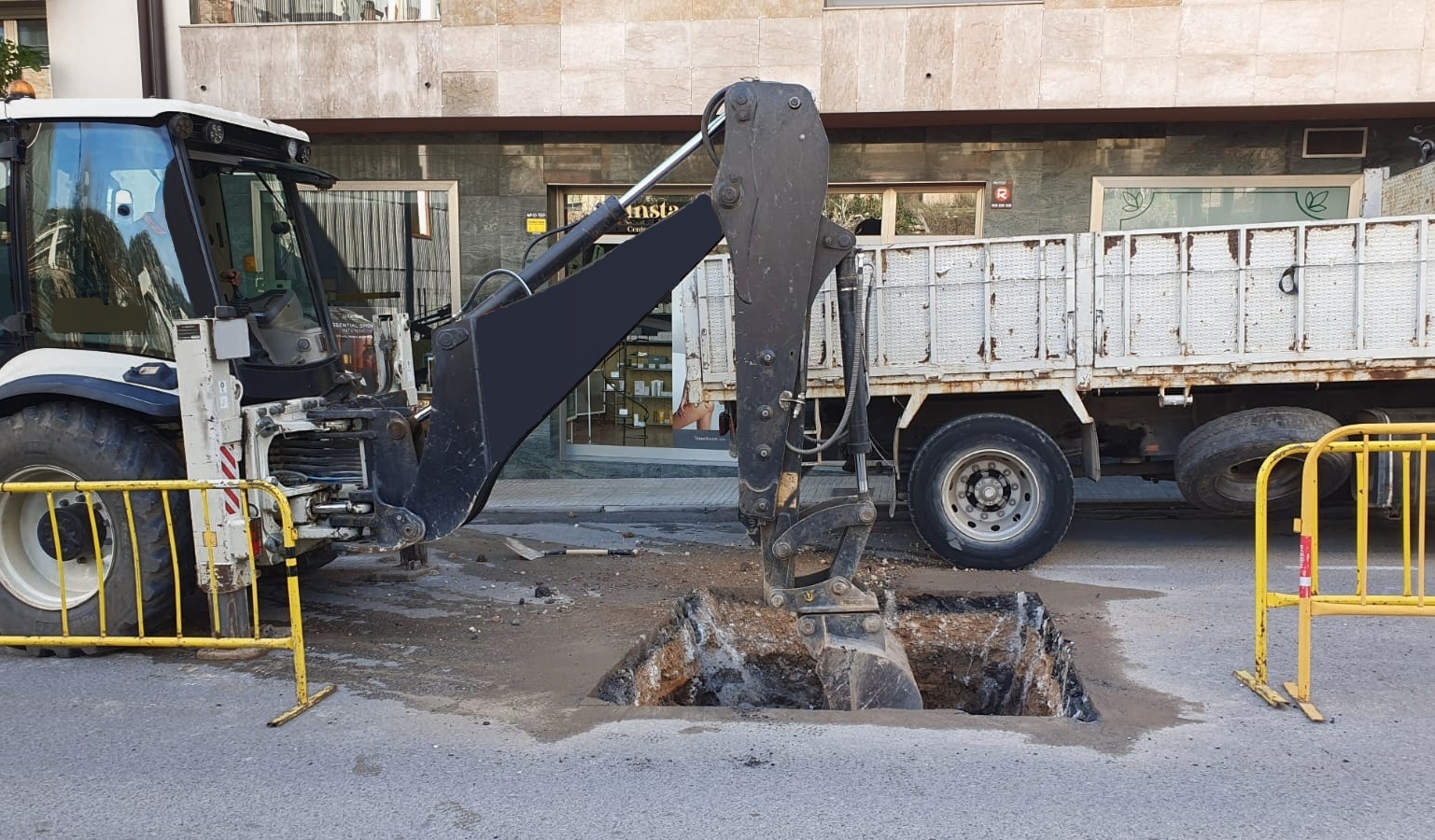 Berga licita els serveis de maquinària i subministrament de materials per als treballs d'obra civil al municipi 