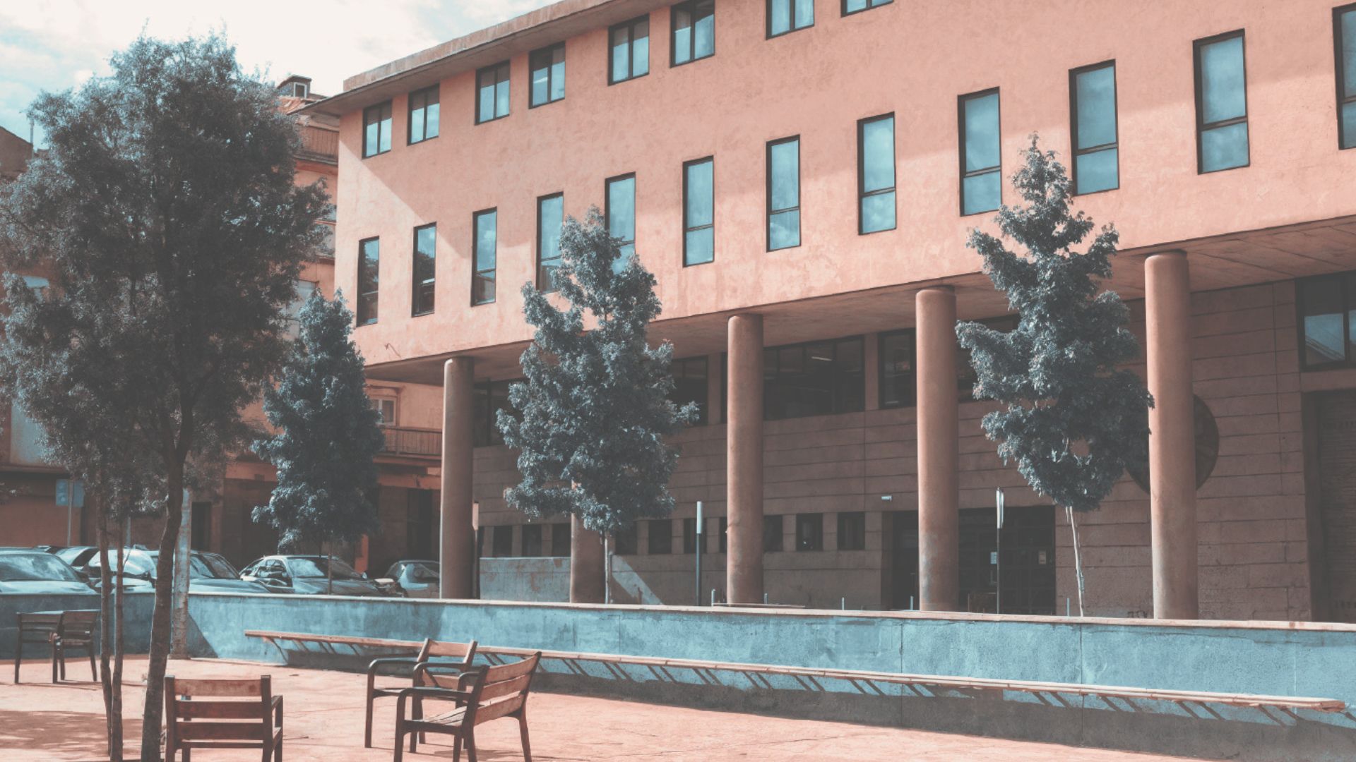 Una incidència ocorreguda a la planta baixa de la Biblioteca Ramon Vinyes i Cluet obliga a tancar l'equipament provisionalment 