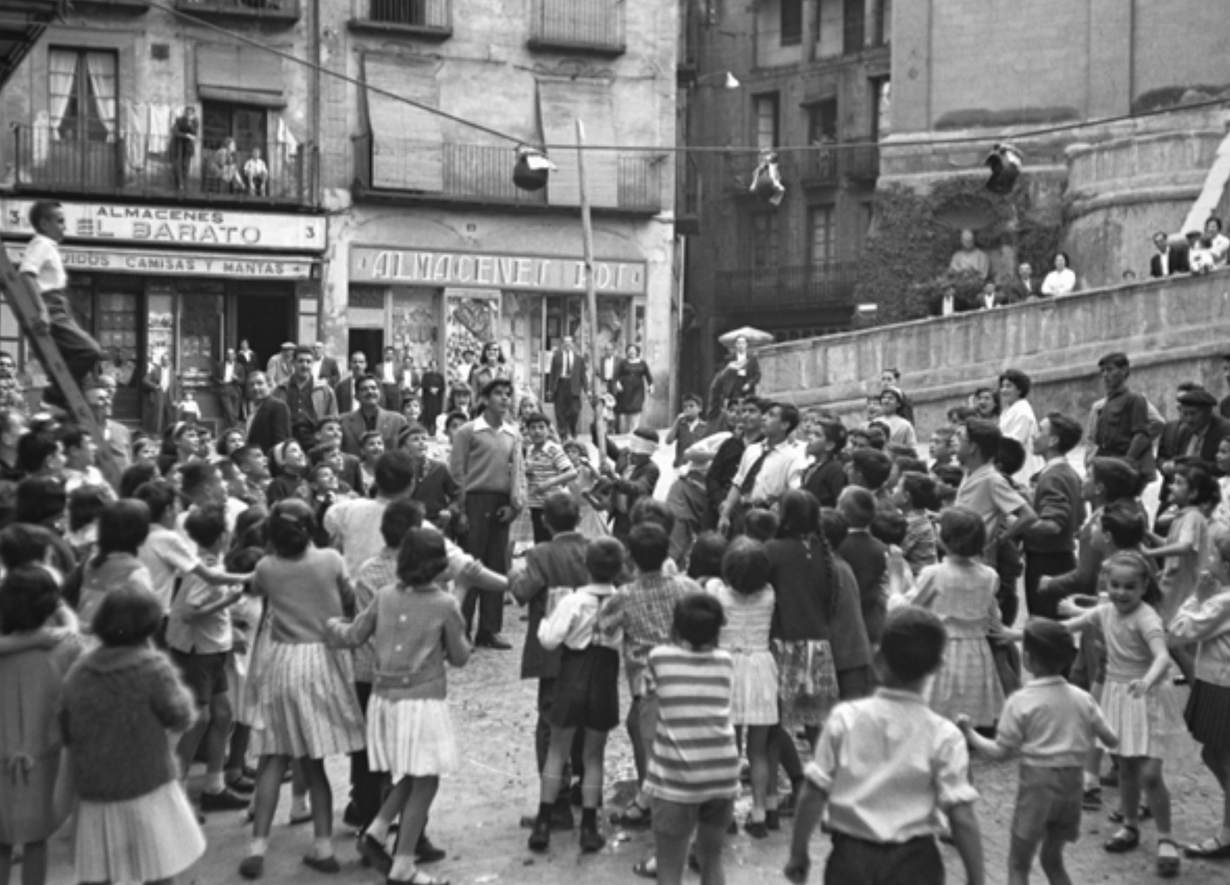 L�??Ajuntament de Berga edita un calendari de sobretaula amb dotze records de joc al carrer i gaudi en comunitat