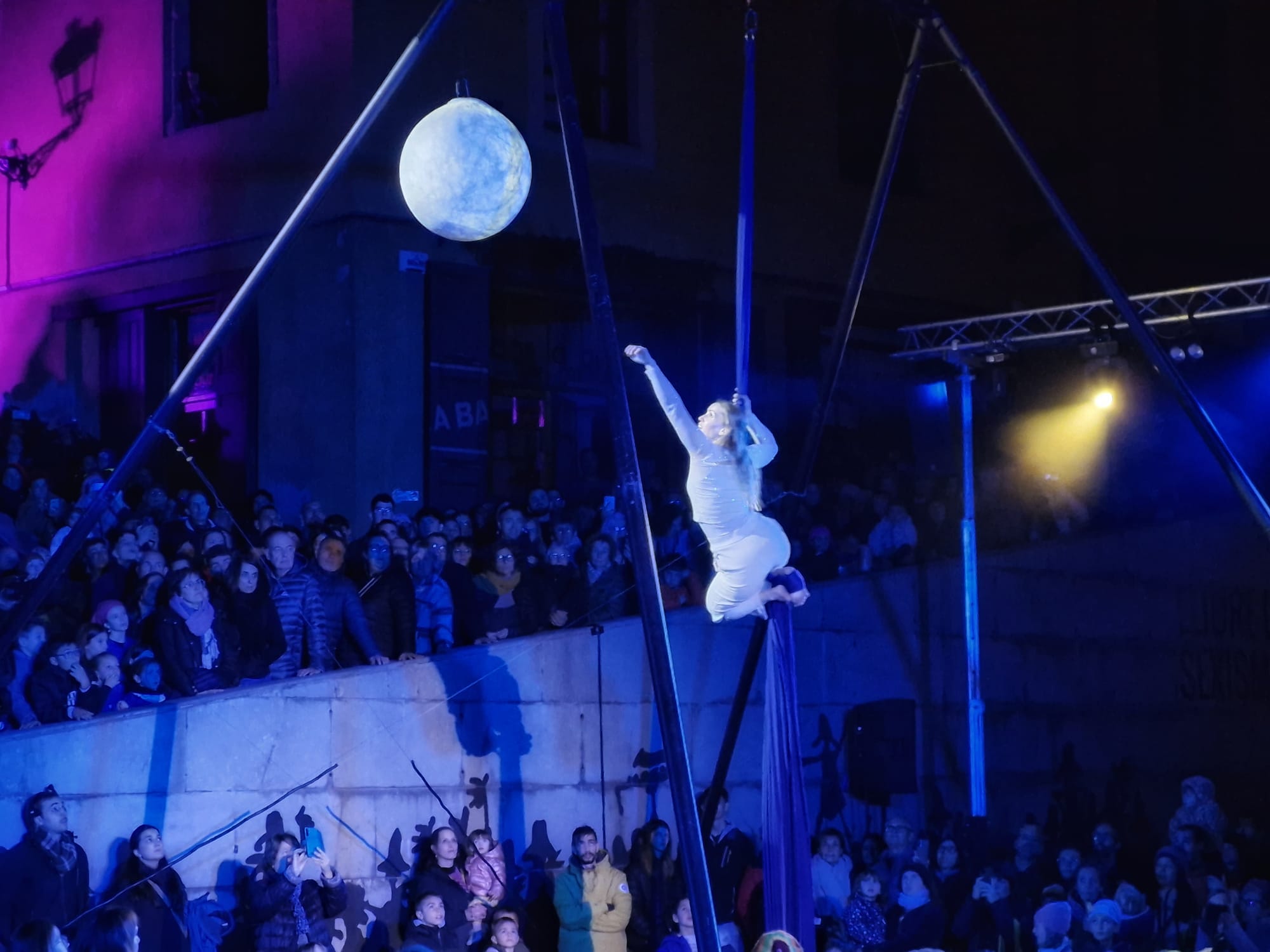 Laura Marsal, ballarina i acròbata de l'espectacle 'Des del cor'