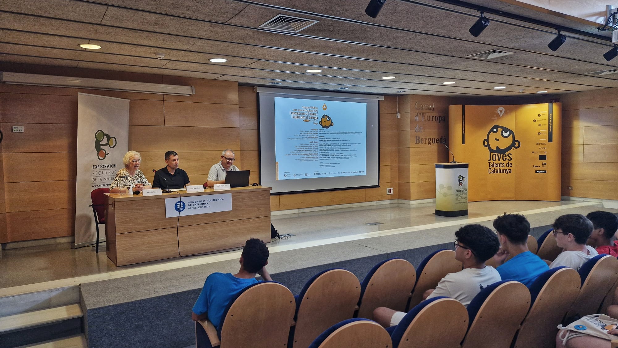 Dolors Grau, Ivan Sànchez i Jordi Robusté en l'acte inaugural del Fòrum de Joves Talents de Catalunya 2025