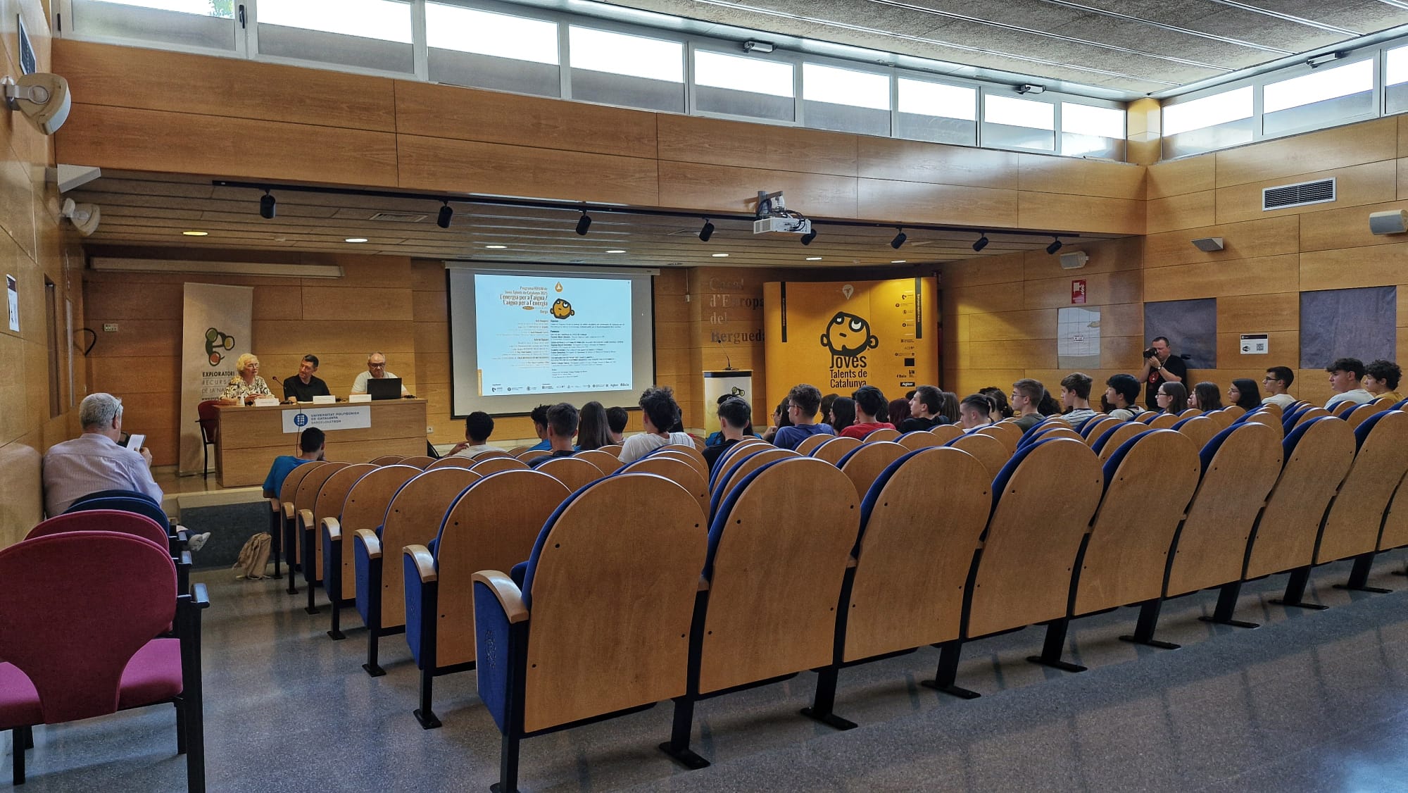 Acte inaugural del 10è Fòrum de Joves Talents de Catalunya, celebrat al Pavelló de Suècia