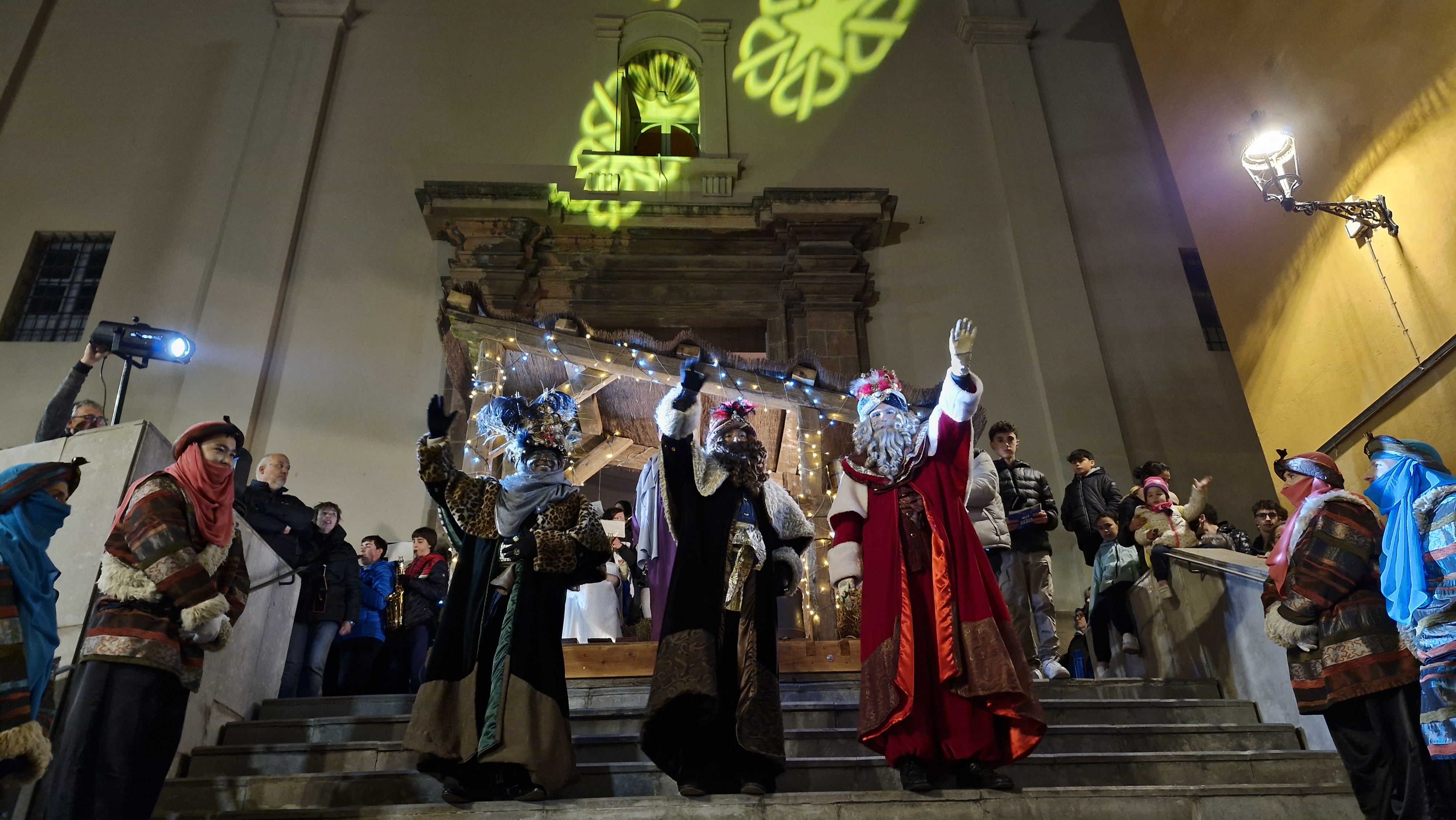 La cavalcada de reis de Berga incrementa la participaci&oacute; de patges i patgesses i incorpora una m&agrave;quina dels somnis