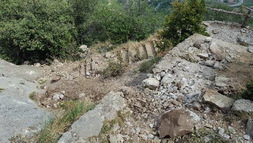 Diversos despreniments de roques obliguen a tancar la drecera de Queralt, des de Fumanya fins al santuari