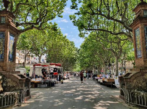 El Mercat setmanal de Berga recupera la totalitat de les parades i manté les mesures de seguretat per la Covid-19